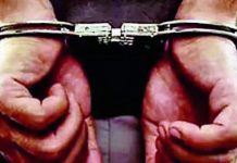 इतिहास-पत्रिका, तीन मदतनीस धरले; ₹10.3 लाख मौल्यवान वस्तू जप्त केल्या